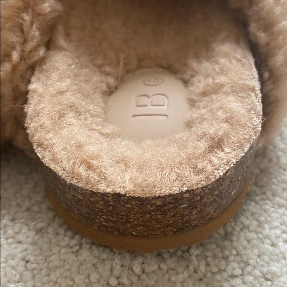 NWT! Intentionally Blank Apres Slippers - Picture 8 of 10